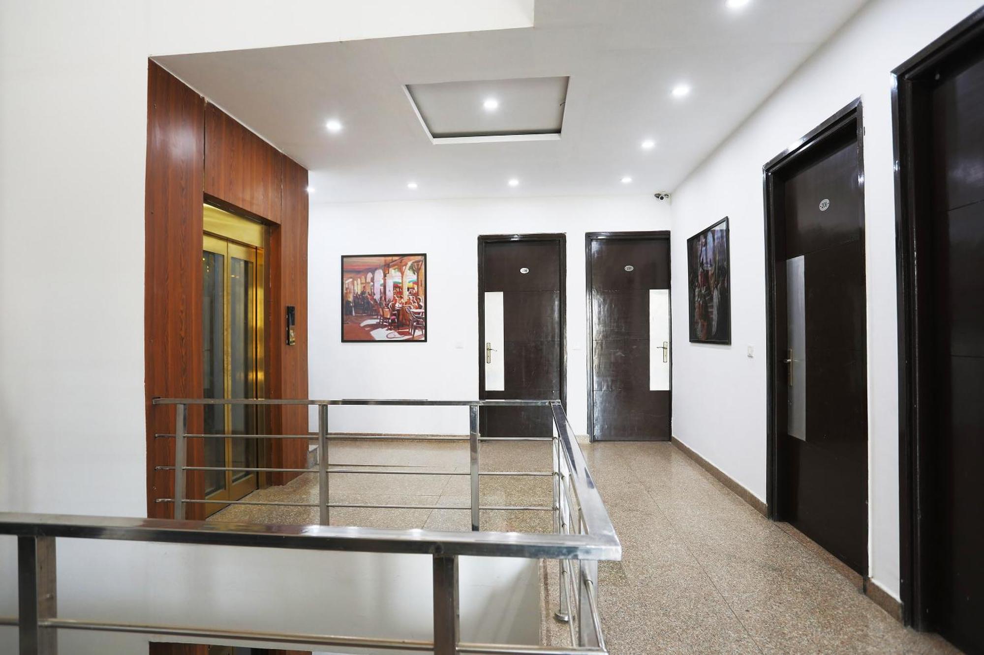 Super Collection O Tipsyy Inn 014 Gurgaon Exterior foto